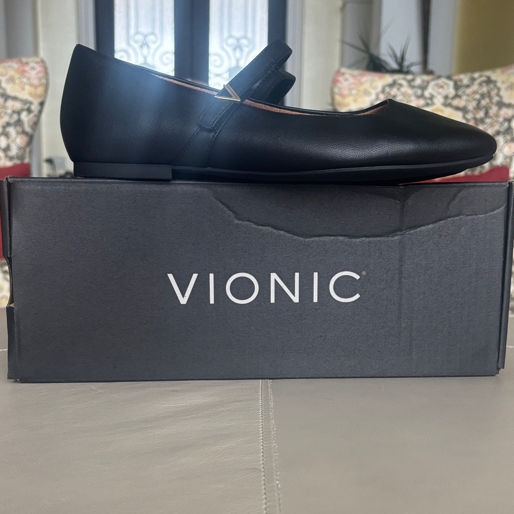 Vionic Women's Elegant Black Mary Jane Alameda flats